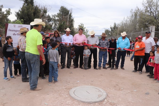 INAUGURA SAÚL MONREAL CANCHA DE FUTBOL, AMPLIACIÓN DE RED DE DRENAJE SANITARIO Y REENCARPETAMIENTO