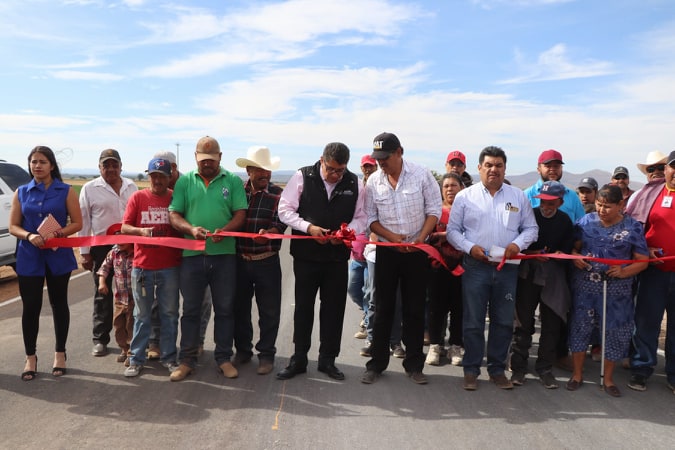 INAUGURA SAÚL MONREAL ACCESO PRINCIPAL A COMUNIDAD EL OBLIGADO