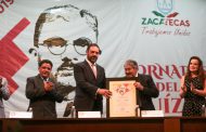 POR SU TALENTO Y LEGADO ARTÍSTICO, CAYETANO PÉREZ RECIBE MEDALLA AL MÉRITO MUSICAL CANDELARIO HUIZAR