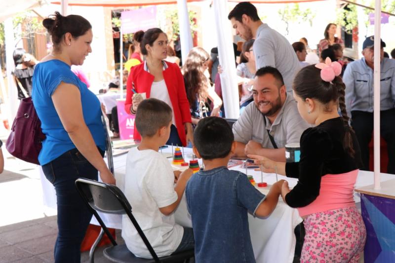 300 PERSONAS DE GARCÍA DE LA CADENA RECIBEN LENTES GRATUITOS DURANTE FERIA DIFERENTE