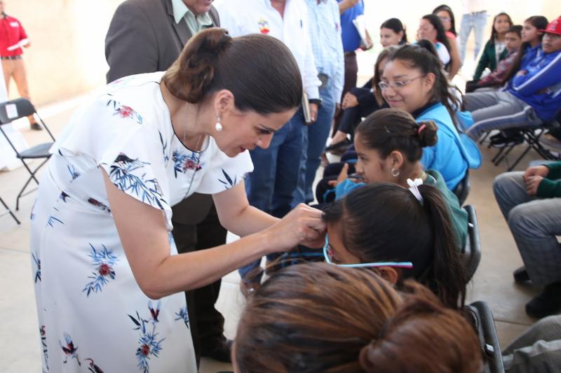RECIBEN LENTES GRADUADOS MÁS DE 500 ALUMNOS DE OJOCALIENTE