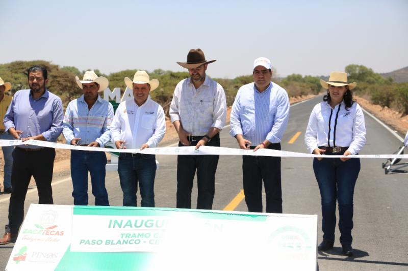 SE BENEFICIA PINOS CON NUEVOS CAMINOS, CARRETERAS, INFRAESTRUCTURA EDUCATIVA Y EQUIPO AGRÍCOLA