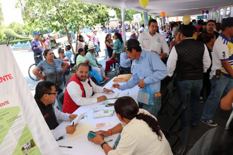 TLALTENANGO Y SU GENTE RECIBEN SERVICIOS Y APOYOS DIVERSOS DURANTE FERIA DIFERENTE DEL SEDIF