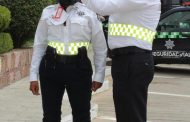 MOTOCICLISTAS DE POLICÍA DE SEGURIDAD VIAL RECIBEN CASCOS DE SEGURIDAD