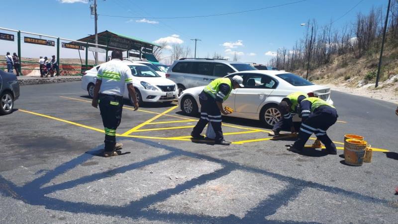RESTAURA SEGURIDAD VIAL SEÑALÉTICA EN INMEDIACIONES DE LA BUFA Y AVENIDA MÉXICO