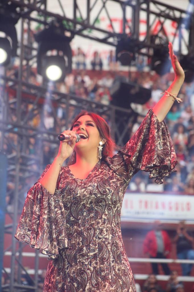 18 MIL MADRES ZACATECANAS FESTEJAN CON YURIDIA