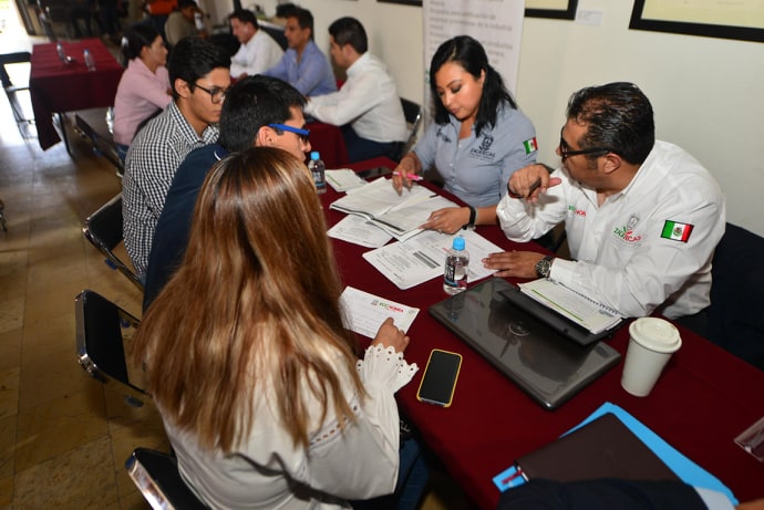 EN AUDIENCIA PÚBLICA FRESNILLENSES SOLICITAN CREDITOS PARA EMPRENDER NEGOCIOS.