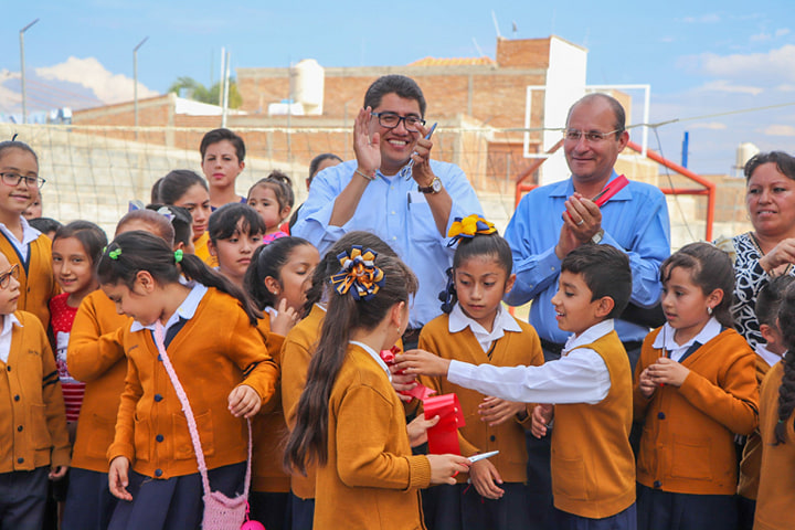 ENTREGA SAÚL MONREAL CANCHA DE USOS MÚLTIPLES EN LA PRIMARIA ANEXA A LA NORMAL