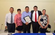 ALCALDE RECONOCE LOS 30 AÑOS DE SERVICIO DEL MAESTRO SERGIO DELENA