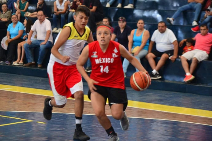 SELECCIÓN VARONIL FRESNILLO VENCE A SELECCIÓN FEMENIL MEXICANA EN UN JUEGO MUY REÑIDO.
