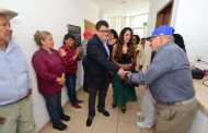 CONVIVEN SAÚL MONREAL Y SU ESPOSA CON LOS ABUELITOS DE EL MINERAL