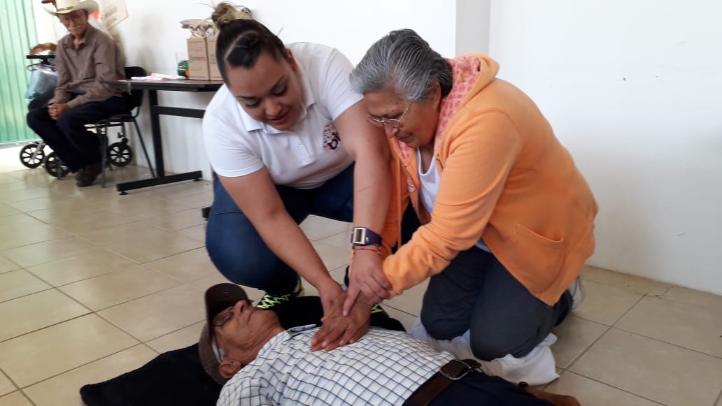 RECIBEN ADULTOS MAYORES DE PLATEROS CAPACITACIÓN EN PRIMEROS AUXILIOS