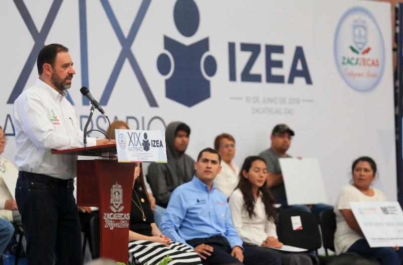CELEBRAN ANIVERSARIO DEL IZEA CON LA ENTREGA DE 900 CERTIFICADOS A ADULTOS QUE CONCLUYERON SUS ESTUDIOS