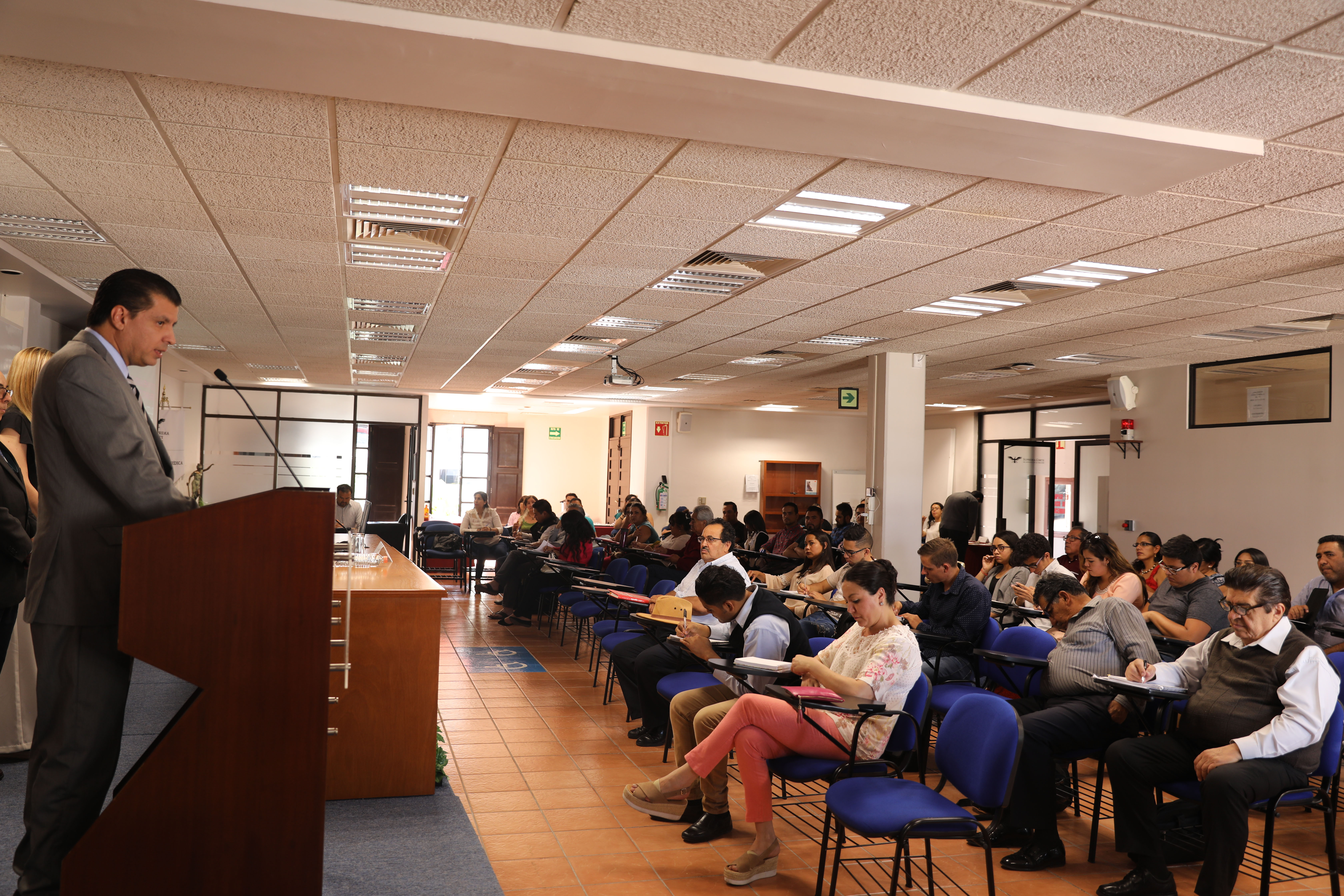 OFRECE CENTRO ESTATAL DE JUSTICIA ALTERNATIVA Y CASA DE LA CULTURA JURÍDICA SEMINARIO EN MEDIOS ALTERNOS DE SOLUCIÓN DE CONTROVERSIAS
