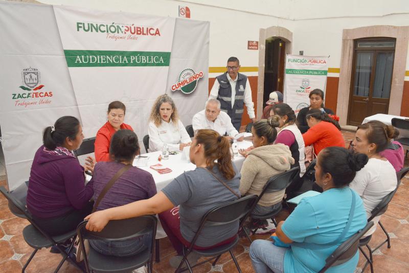 ATIENDE SECRETARIA PAULA REY ORTIZ A LA POBLACIÓN DE CUAUHTÉMOC EN AUDIENCIA PÚBLICA