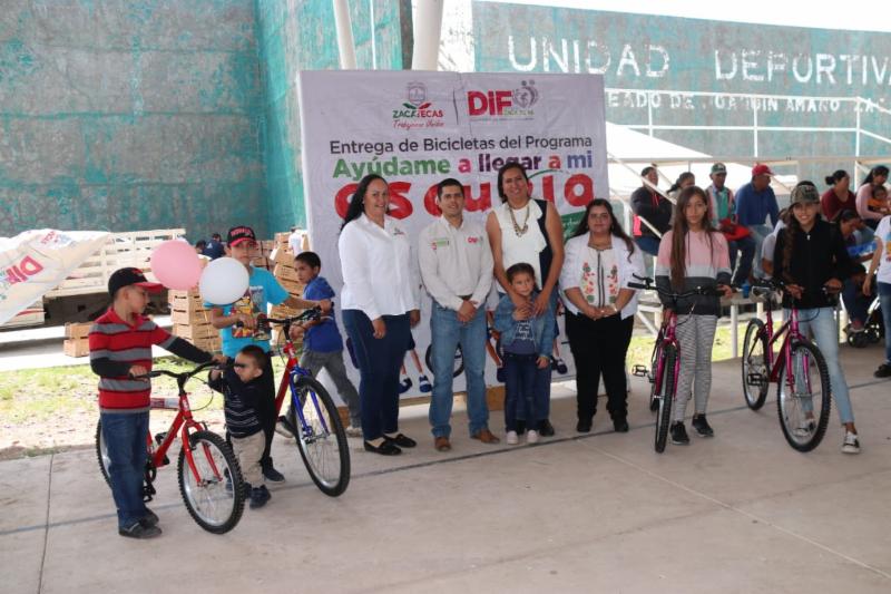 BENEFICIA FERIA DIFERENTE A HABITANTES DE JOAQUÍN AMARO, CON APOYOS Y SERVICIOS GUBERNAMENTALES