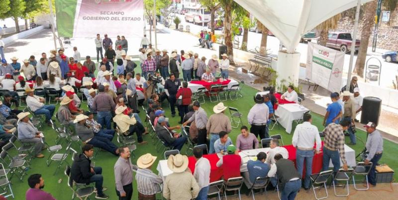 ATIENDE SECRETARIO DEL CAMPO A MÁS DE 590 PRODUCTORES EN AUDIENCIA