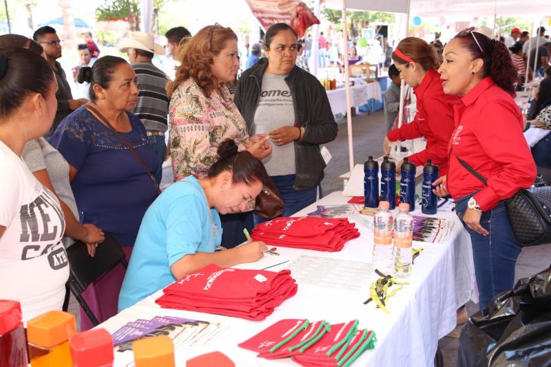 HABITANTES DE SAIN ALTO SE BENEFICIAN CON PROGRAMAS Y SERVICIOS DE FERIA DIFERENTE