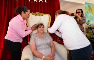 CORONAN A ELVIRA BARRIOS COMO REINA DE LA EDAD DE ORO DEL SMDIF