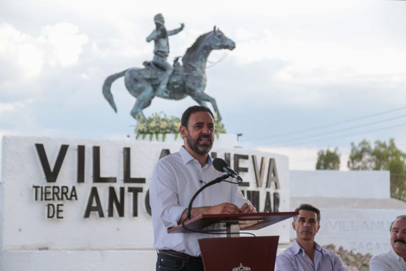 DEVELAN ESCULTURA DE ANTONIO AGUILAR EN VILLANUEVA