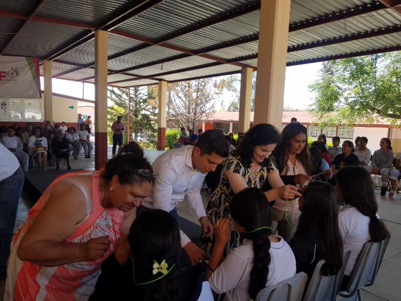 BENEFICIAN A 187 ESTUDIANTES DE SECUNDARIA DE APULCO Y NOCHISTLÁN CON LENTES GRATUITOS