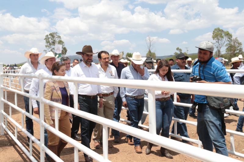 ENTREGA GOBIERNO DEL ESTADO CORRALES DE RESGUARDO PARA COMBATIR EL ROBO DE GANADO