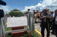 HOMENAJEA GOBIERNO A MANUEL FELGUÉREZ