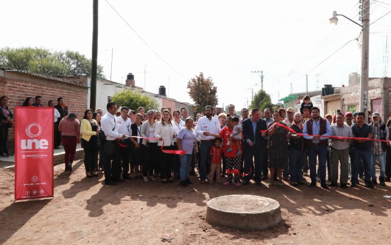 RECIBEN HABITANTES DE LUIS MOYA Y CUAUHTÉMOC OBRAS Y BECAS