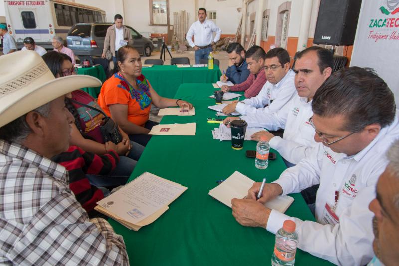 ATIENDE SECRETARIO DE OBRAS PÚBLICAS A CIUDADANOS DE JUAN ALDAMA