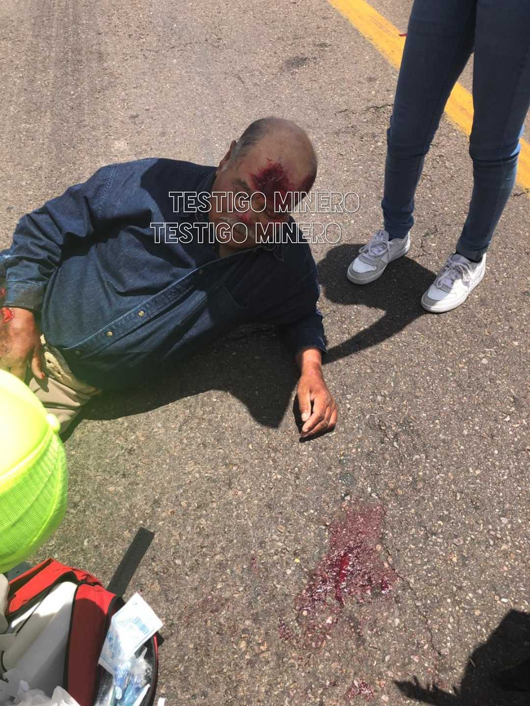 3 QUE VIAJABAN EN MOTO SON ARROYADOS POR UNIDAD QUE SE DA A LA FUGA