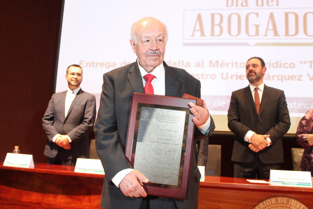 EL MAESTRO URIEL MÁRQUEZ VALERIO, ES UN LUJO PARA LA ABOGACÍA Y EL SERVICIO PÚBLICO: ARMANDO ÁVALOS ARELLANO