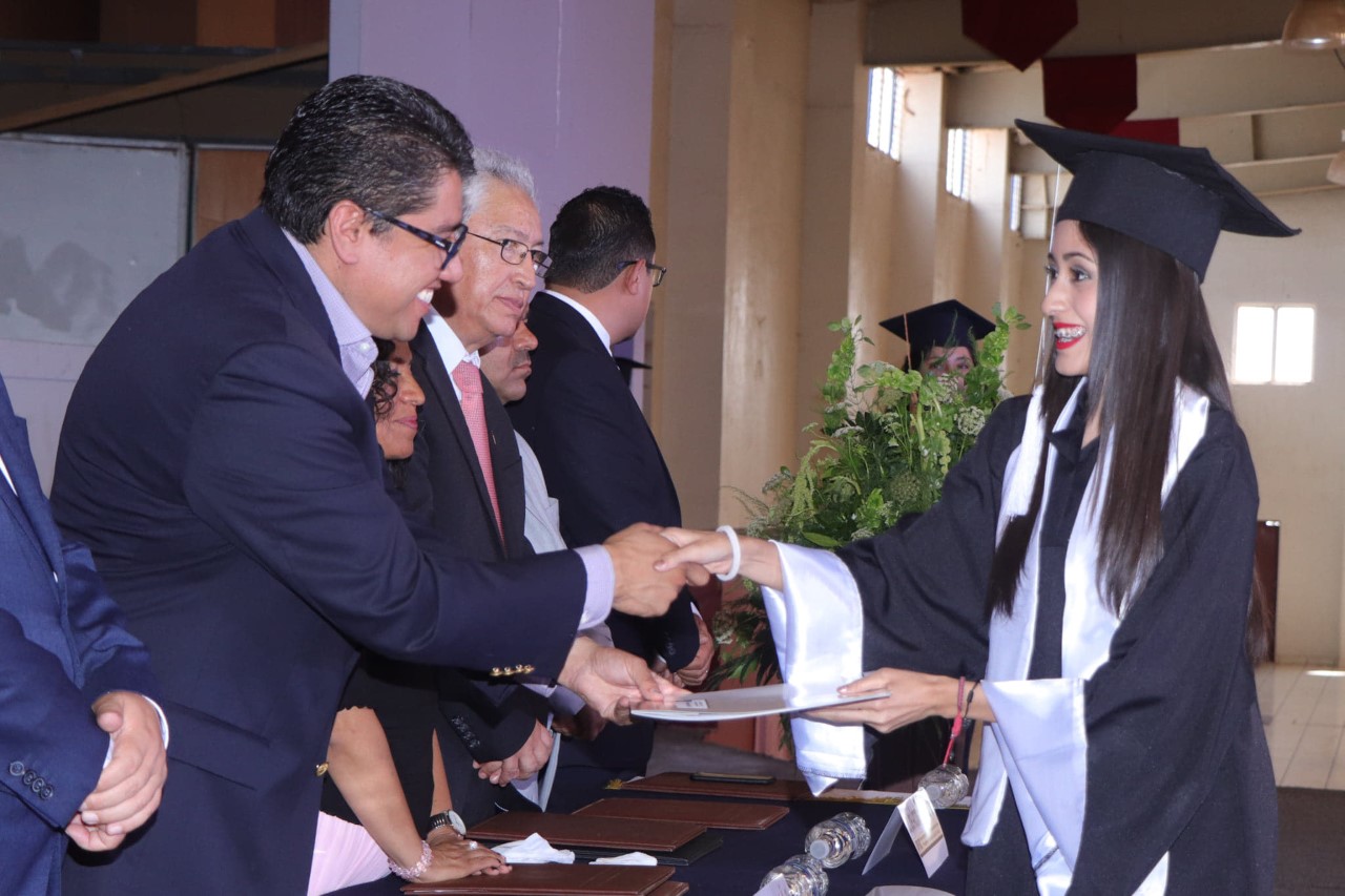 Participa Alcalde Saúl Monreal Ávila en ceremonia de graduación de la Prepa 3, de los sistemas escolarizado y semi-escolarizado