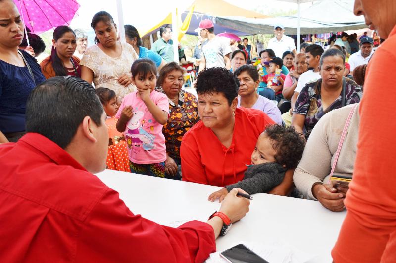 ATIENDE DIRECTOR DEL IZEA A POBLADORES DE PÁNUCO