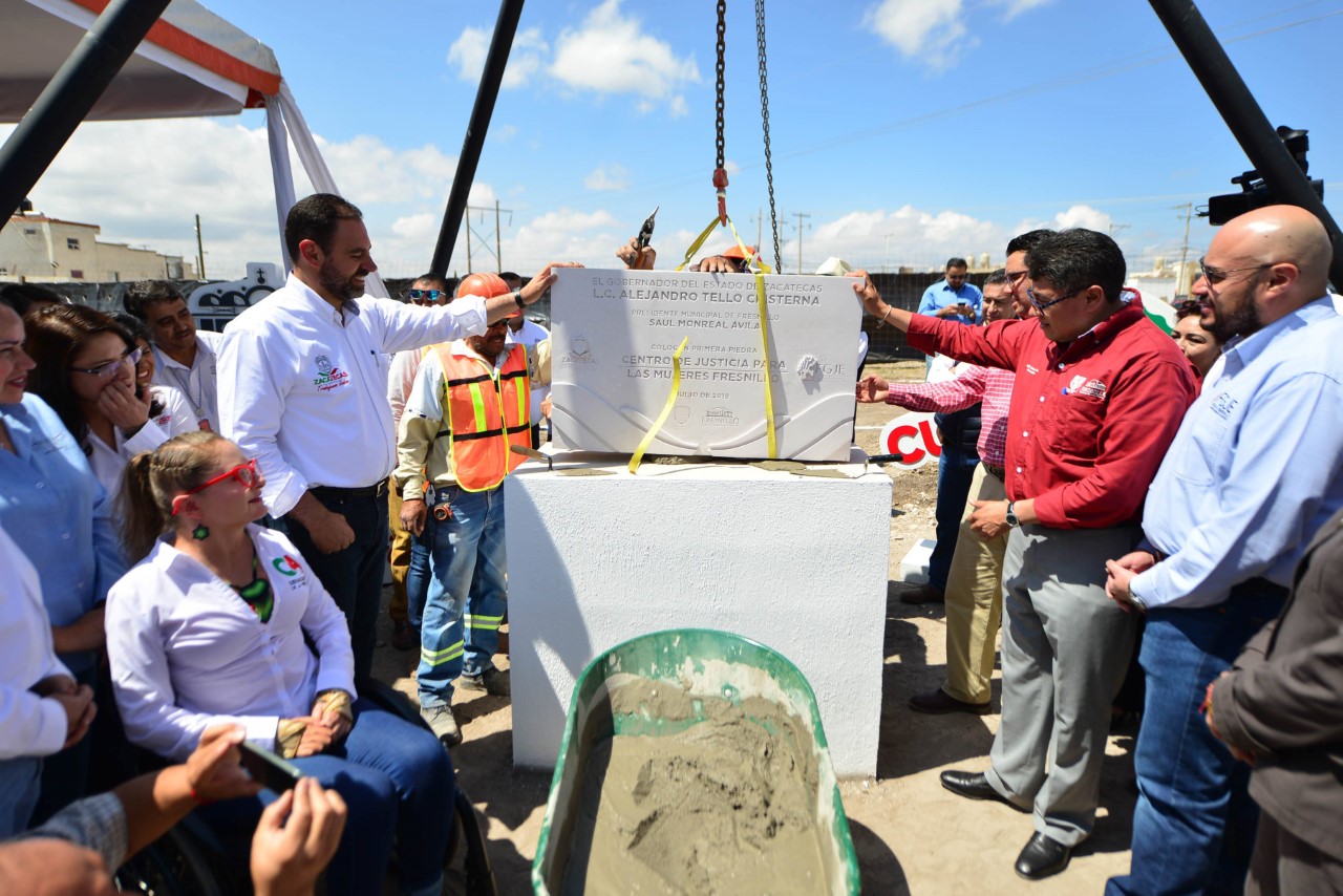 CON TRABAJO CONJUNTO, EL ALCALDE, SAÚL MONREAL ÁVILA, Y EL GOBERNADOR COLOCARON LA PRIMERA PIEDRA PARA LA CONSTRUCCION DEL CENTRO DE JUSTICIA PARA LAS MUJERES