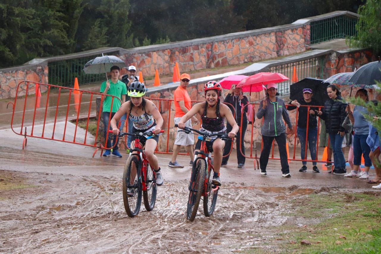 FRESNILLENSES DESTACAN POR SU ESPÍRITU DEPORTIVO EN EL TRIATLON EXTREMO LOS JALES