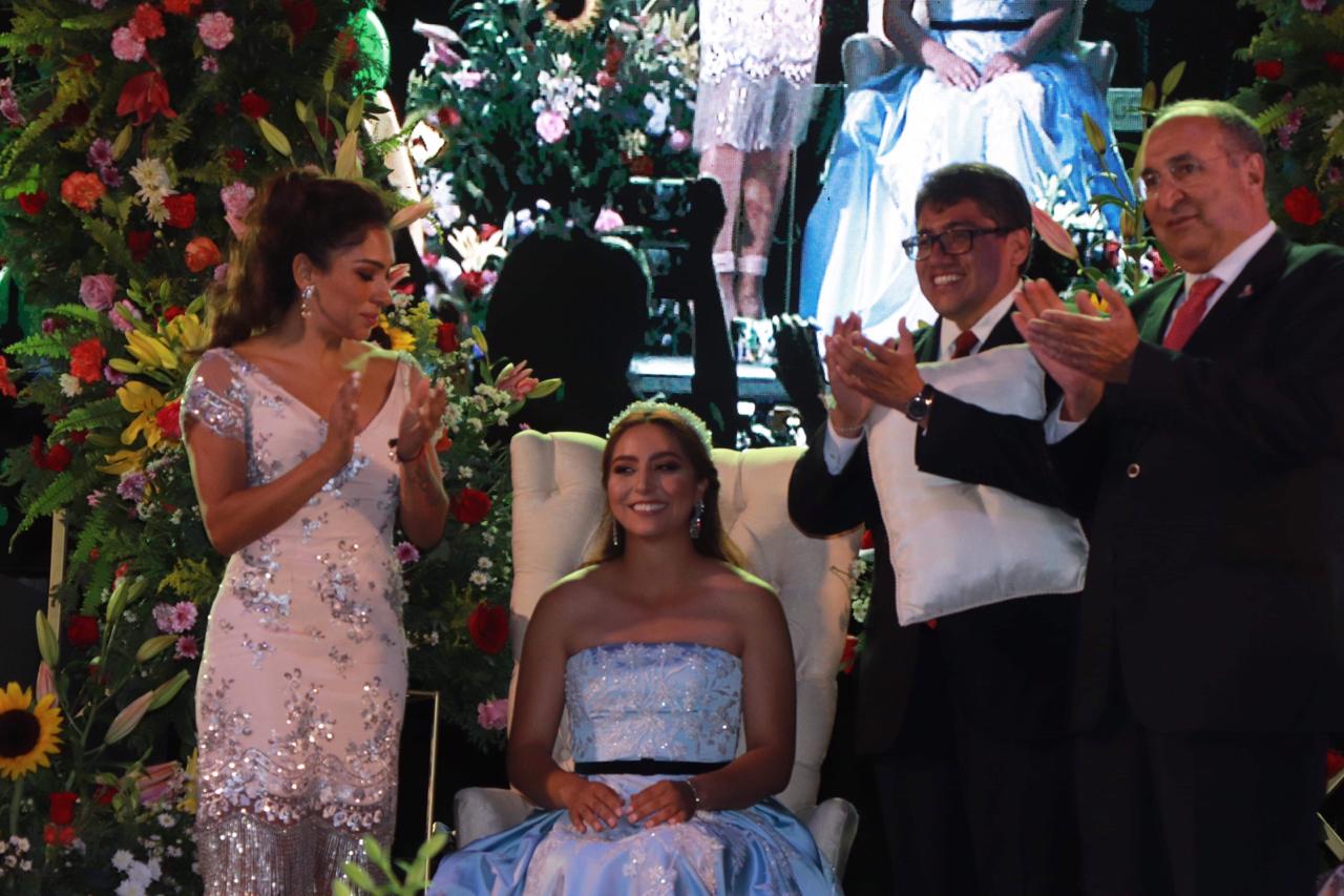 CORONAN A XIMENA JIMÉNEZ REINADE LA FERIA NACIONAL DE FRESNILLO 2019