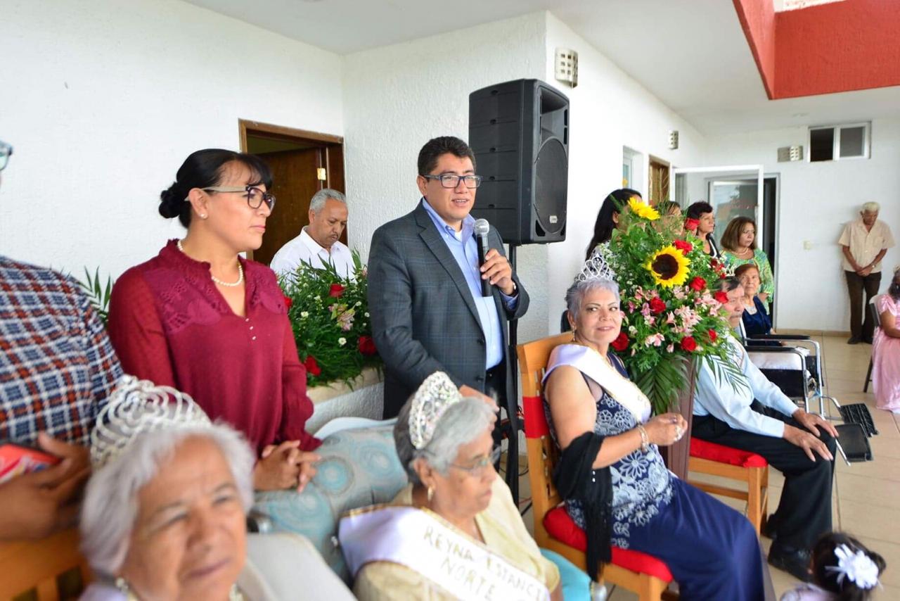 CORONA SAÚL MONREAL A LOS REYES DE LA VILLA DEL ADULTO MAYOR ZONA NORTE