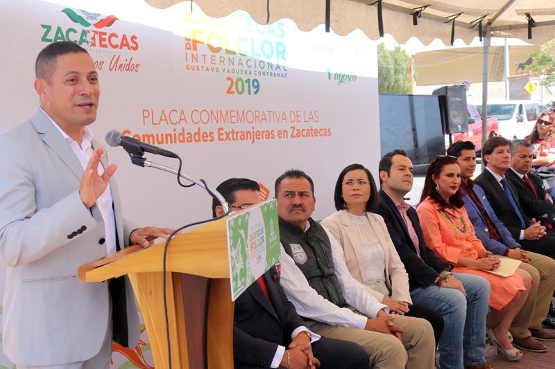 Develan placa conmemorativa a la comunidad extranjera que radica en Zacatecas