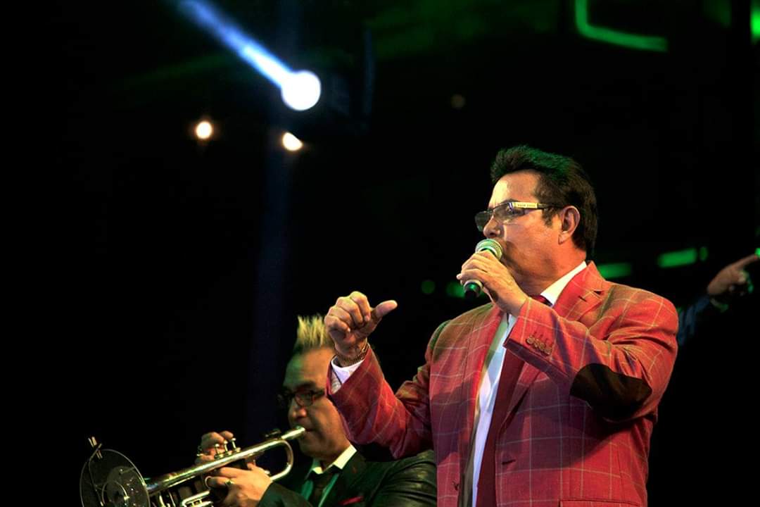 RAYITO COLOMBIANO PUSO A BAILAR A LA FENAZA