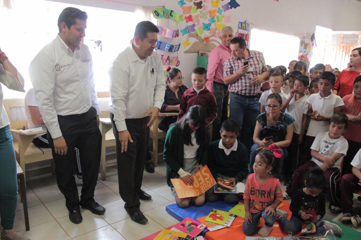 ENTREGA GOBIERNO ESTATAL LUDOTECAS Y EQUIPA BIBLIOTECAS EN TRES MUNICIPIOS