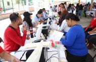 HABITANTES DE MELCHOR OCAMPO RECIBEN APOYOS EN LA FERIA DIFERENTE