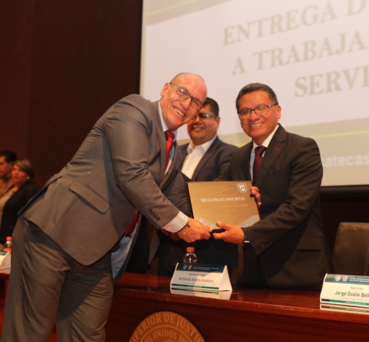 MAGISTRADO ARMANDO ÁVALOS ARELLANO RECONOCE PRODUCTIVIDAD DE PERSONAL DEL PODER JUDICIAL