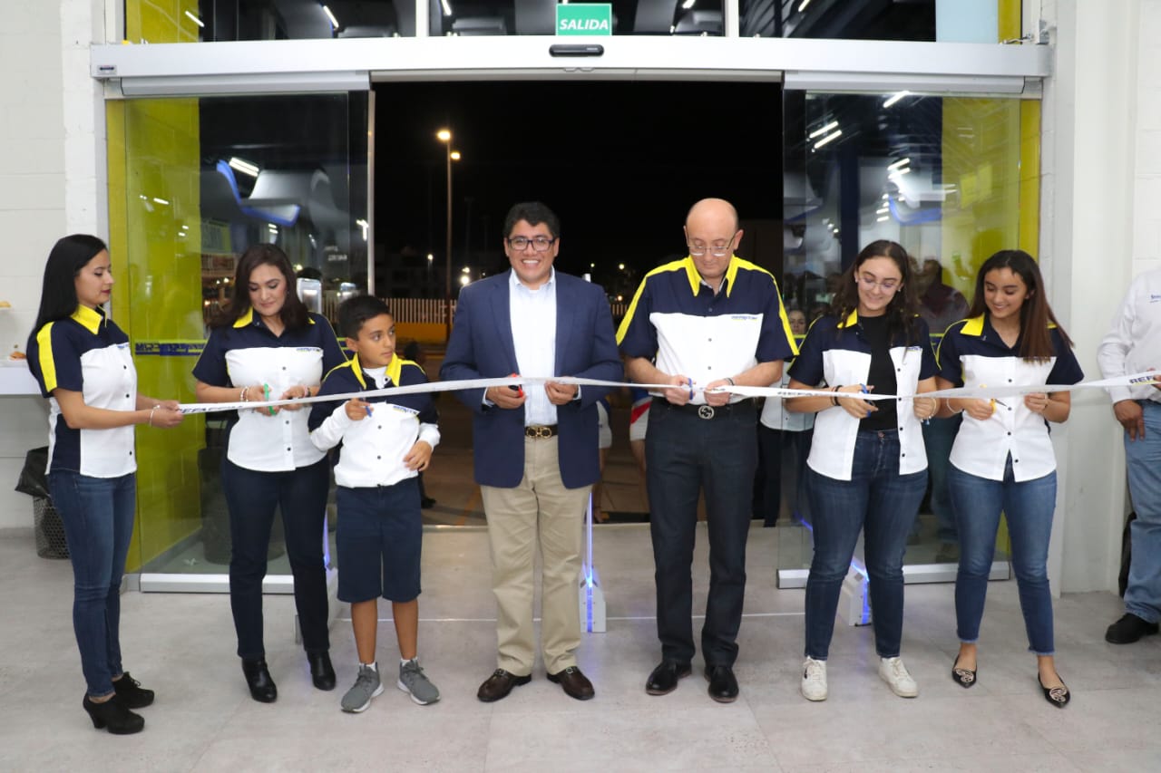 ASISTE SAÚL MONREAL A LA APERTURA DE REFACCIM PLUS