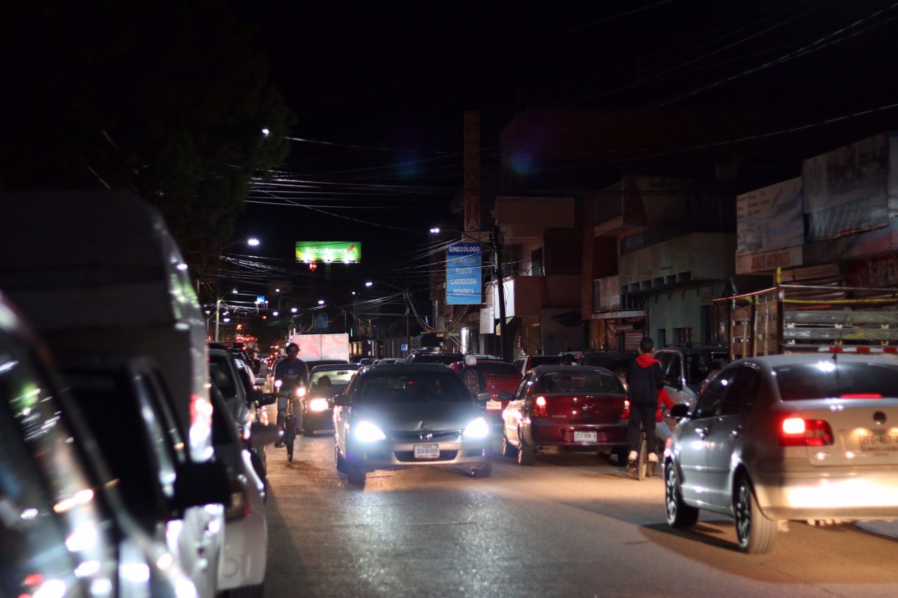 ENCIENDEN LUMINARIAS LED EN LA AVENIDA PLATEROS