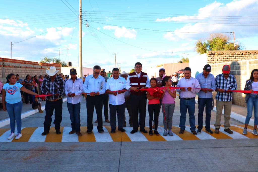 BENEFICIA ALCALDE A PLAN DE VALLECITOS CON OBRA PÚBLICA