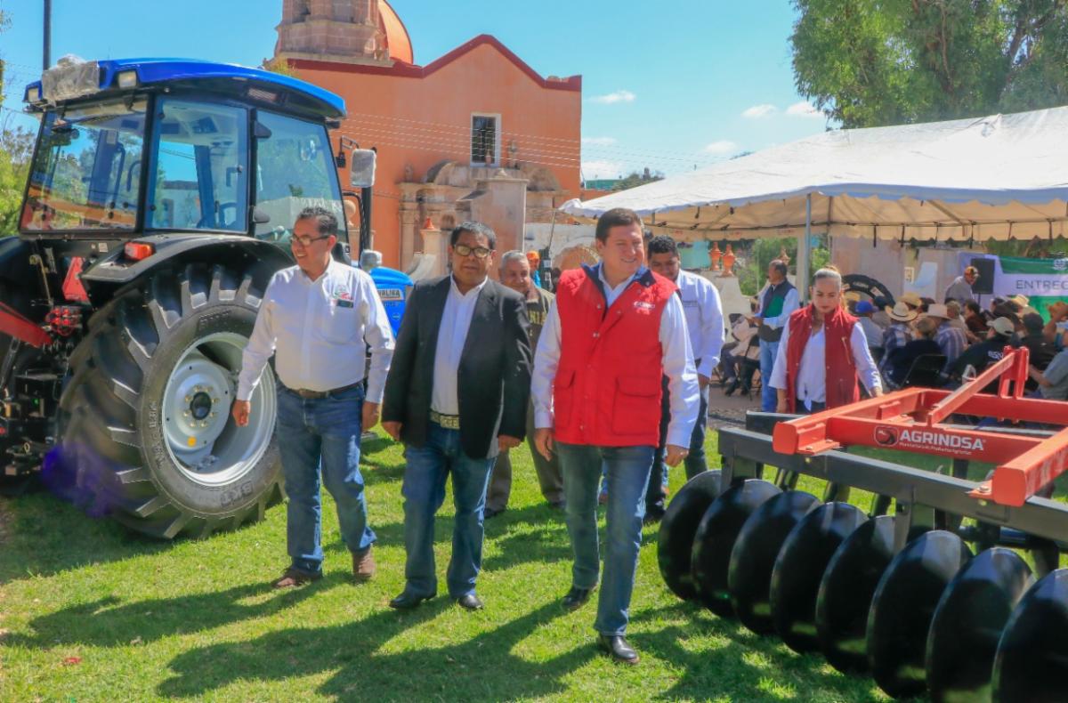 AGROPRODUCTORES DE PÁNUCO RECIBEN ARADOS, REMOLQUES, MOLINOS Y TUBERÍA DE CONDUCCIÓN