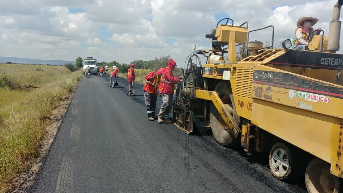 SECRETARÍA DE OBRAS PÚBLICAS REHABILITA VÍAS DE COMUNICACIÓN EN PINOS