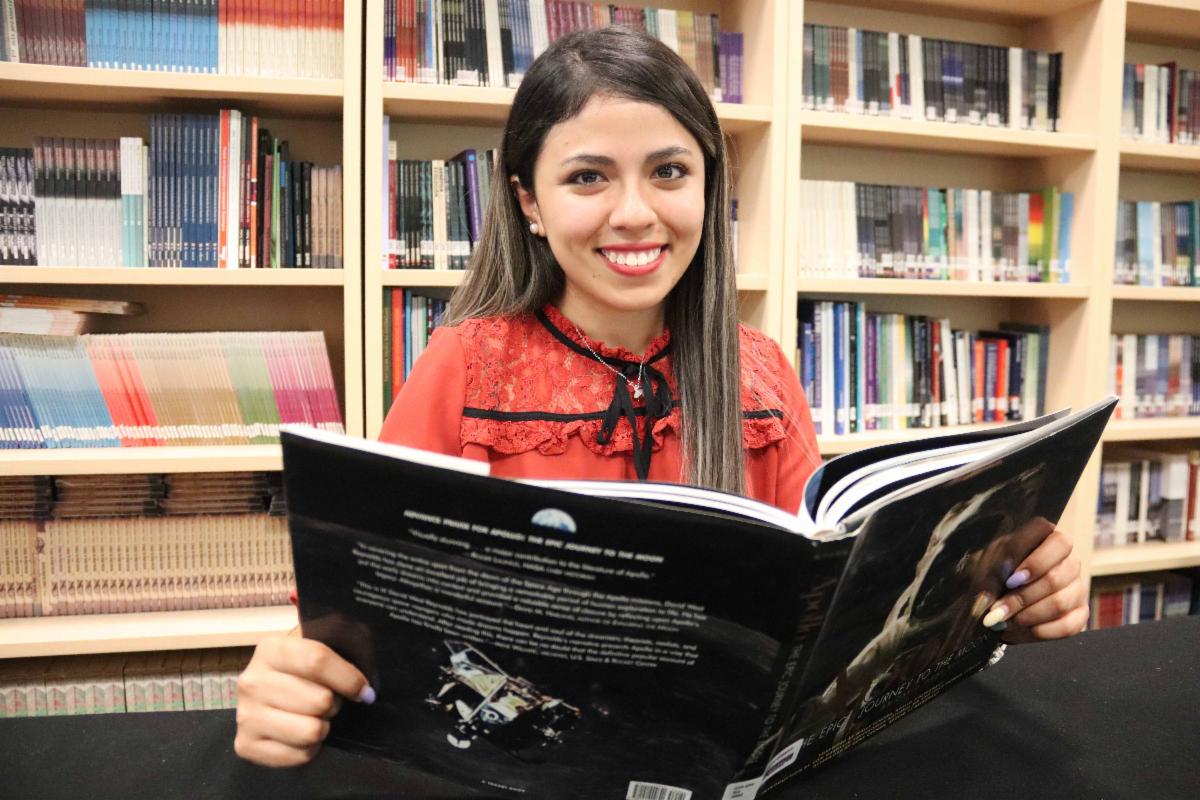 LORENA ESPINOZA, CUANDO LA VOCACIÓN Y EL ESFUERZO ACADÉMICO RINDEN FRUTOS