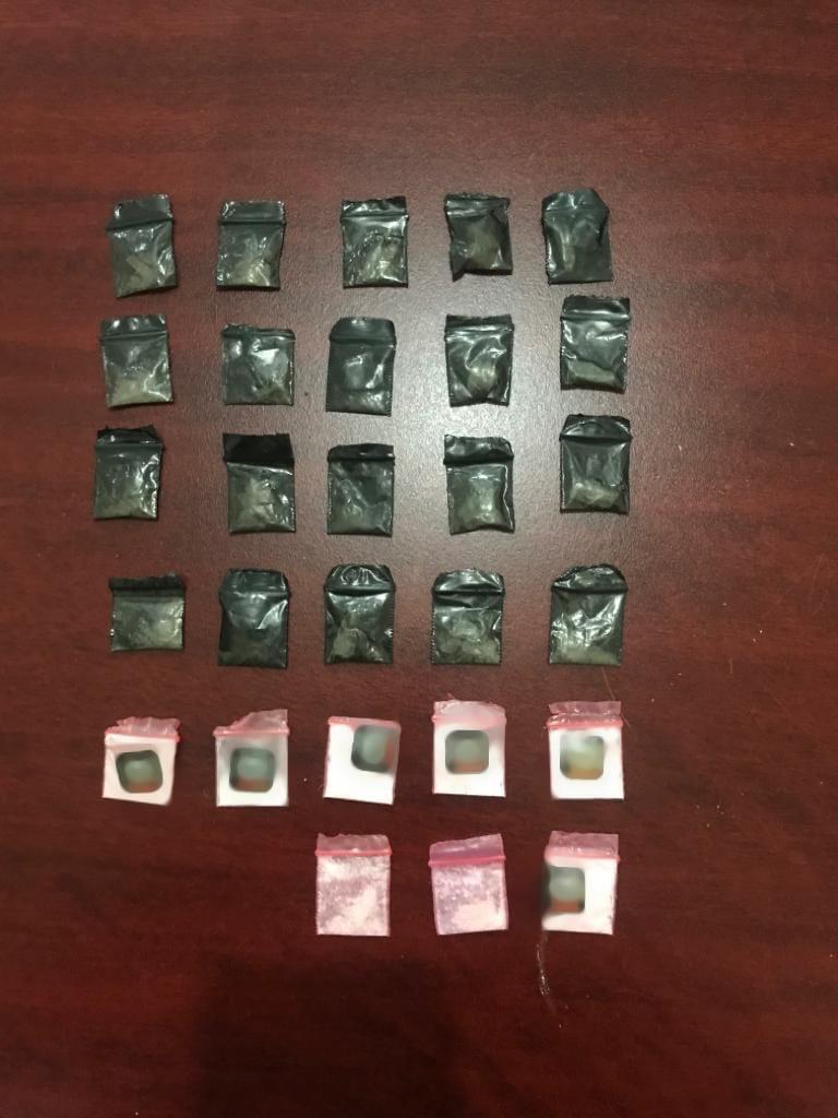 POLICÍA ESTATAL ASEGURÓ EN FRESNILLO DOSIS DE CRISTAL; HAY UN DETENIDO