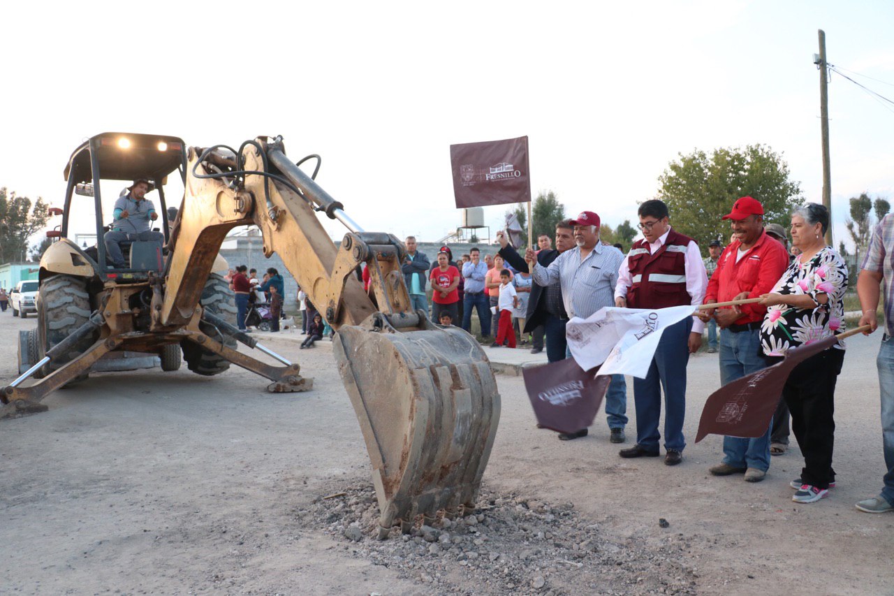 REHABILITAN RED DE DRENAJE EN PARDILLO III Y RECOSTRUYEN CAMINO EN SANTA LUCÍA